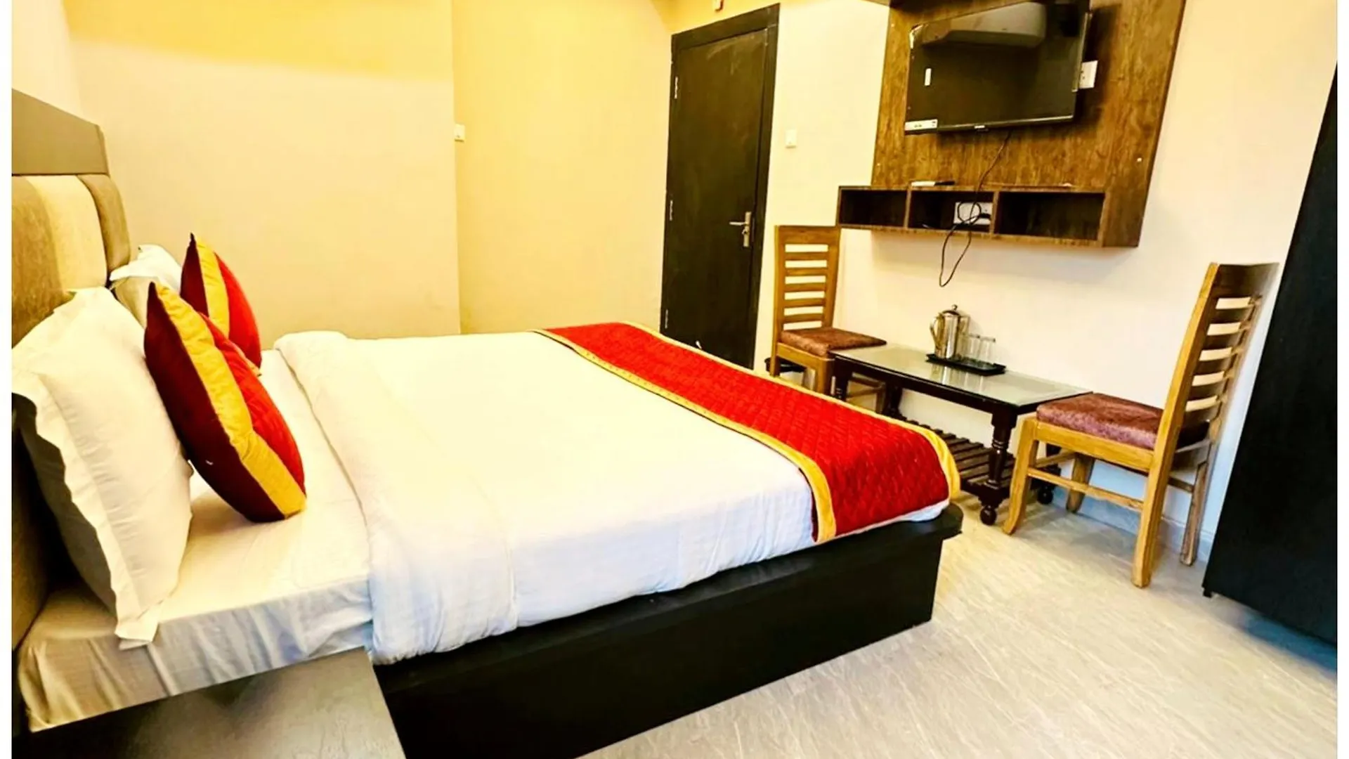 Vns - Hotel Pream Premium Ps - R - Warm Hospitality & Comfortable Room In Varanasi - Near Kashi Vishwanath Temple - Best Hotel In Βαρανάσι 4*,  Ινδία