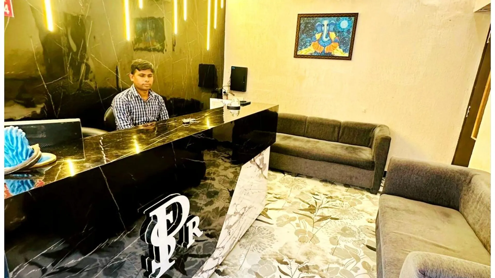 Vns - Hotel Pream Premium Ps - R - Warm Hospitality & Comfortable Room In Varanasi - Near Kashi Vishwanath Temple - Best Hotel In Βαρανάσι