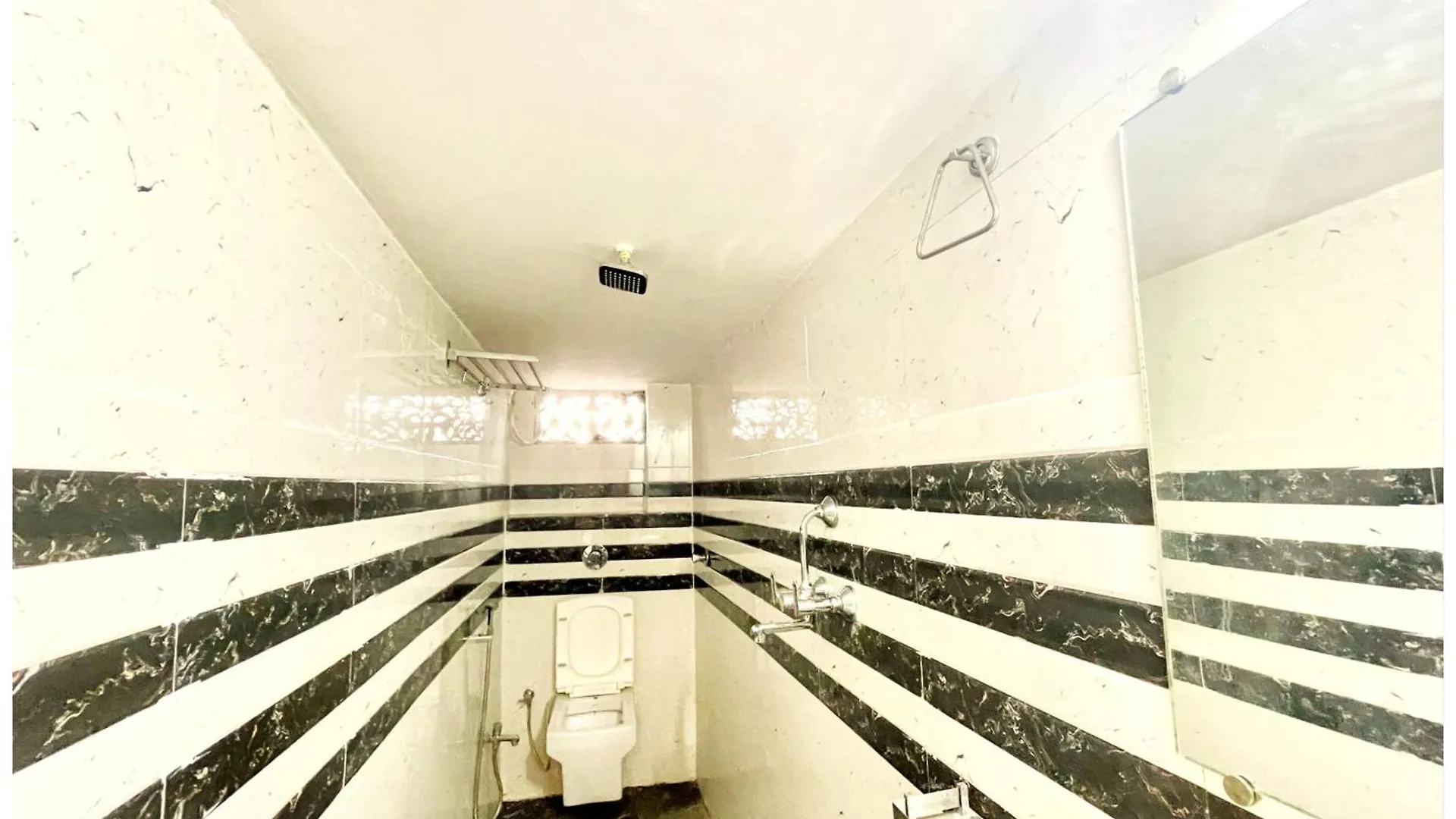 Vns - Hotel Pream Premium Ps - R - Warm Hospitality & Comfortable Room In Varanasi - Near Kashi Vishwanath Temple - Best Hotel In Βαρανάσι