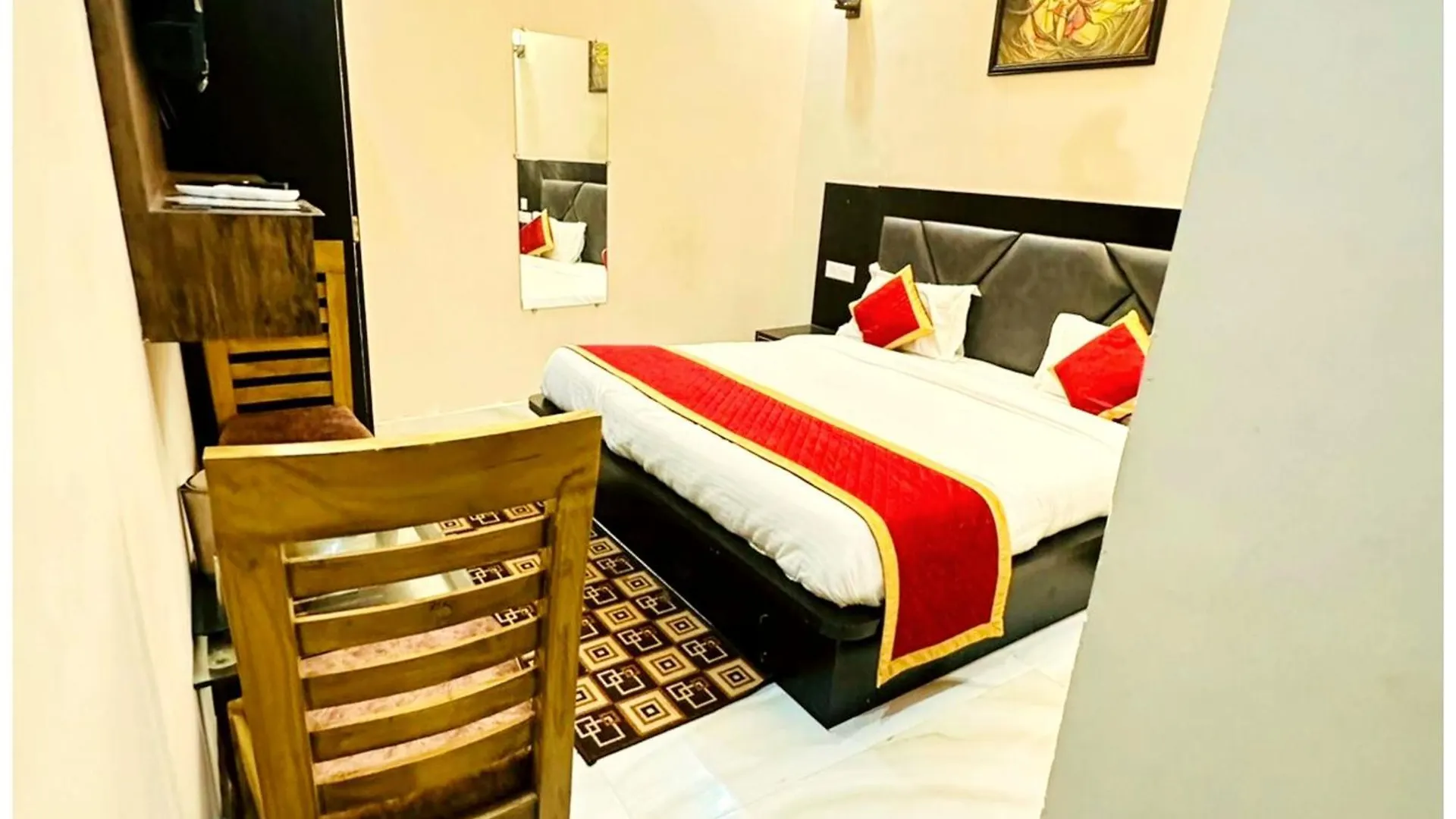 Vns - Hotel Pream Premium Ps - R - Warm Hospitality & Comfortable Room In Varanasi - Near Kashi Vishwanath Temple - Best Hotel In Βαρανάσι