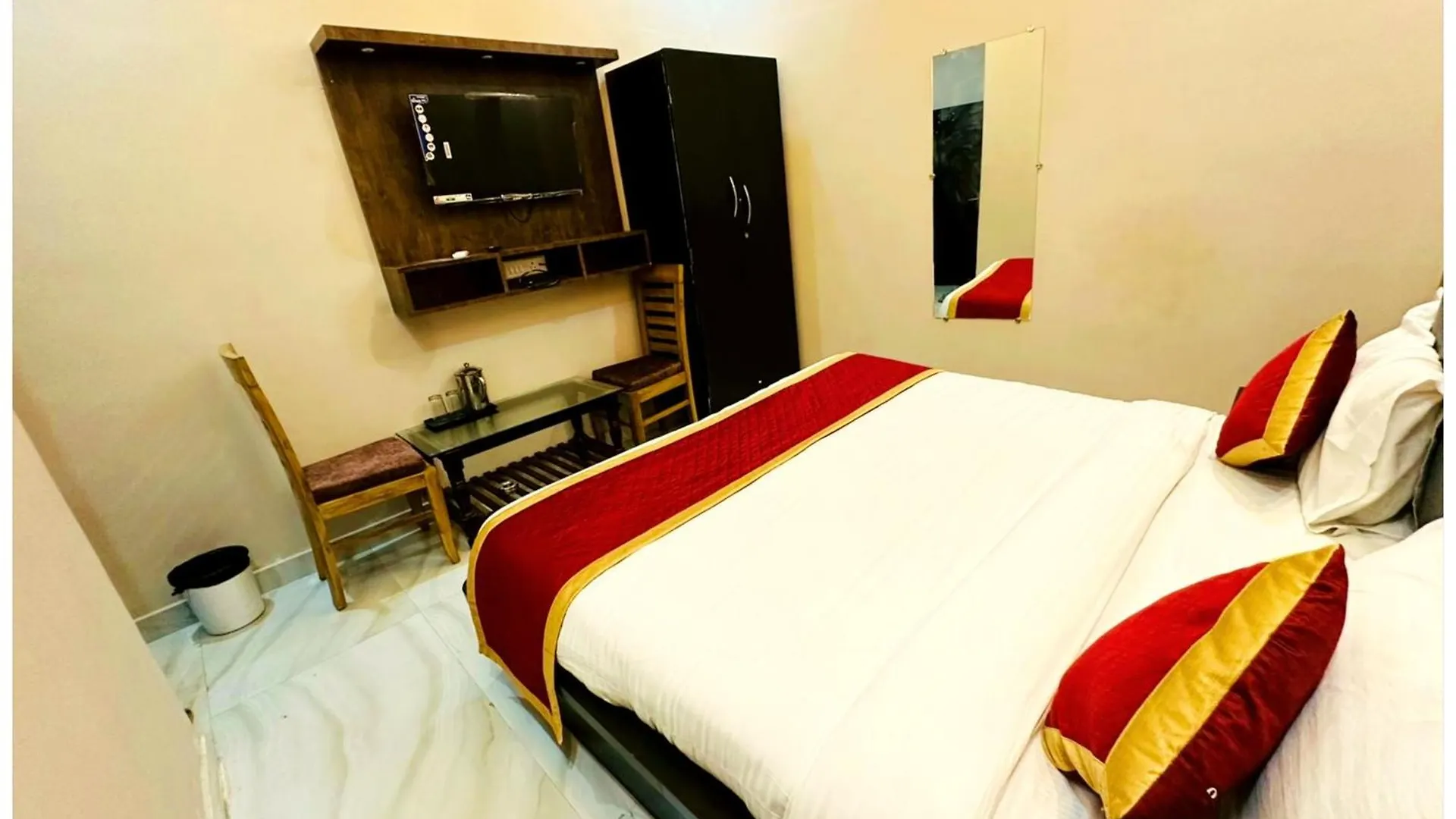 Vns - Hotel Pream Premium Ps - R - Warm Hospitality & Comfortable Room In Varanasi - Near Kashi Vishwanath Temple - Best Hotel In Váránasí